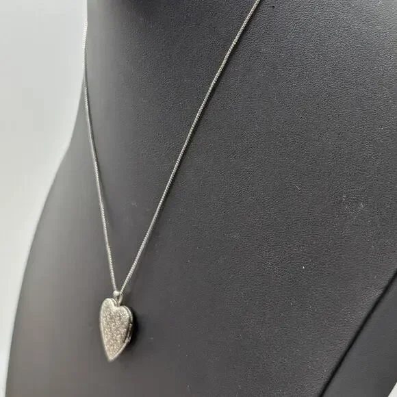 925 Sterling Silver Embossed Heart Shaped Locket 18" Box Chain Necklace - Picture 2 of 6